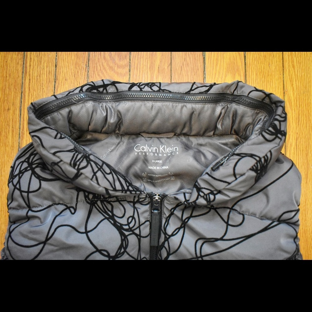 Calvin Klein Performance Abstract Puffer Vest - Picture 4 of 4